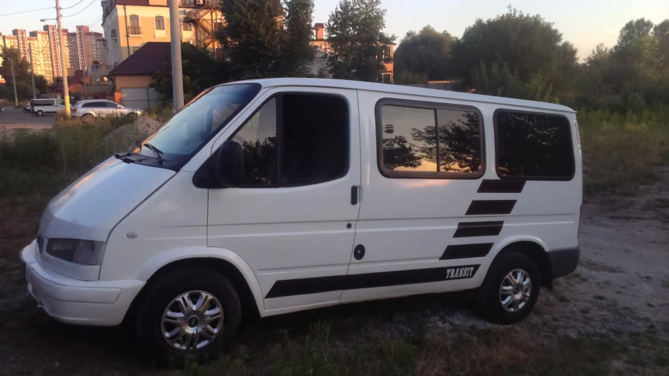 Ford Transit Бєлогривий поні 4