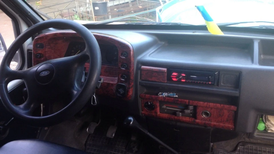 Ford Transit Білий каравель 2