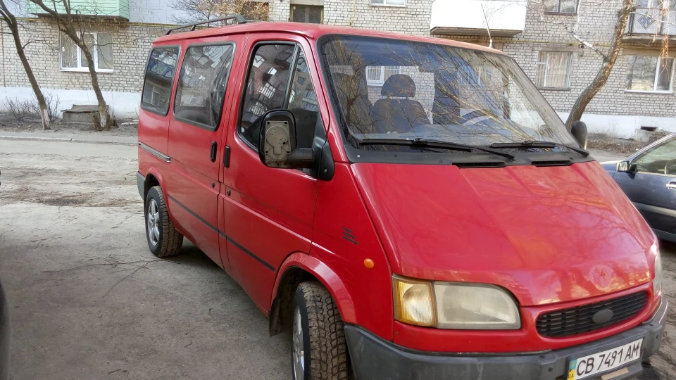 Ford Transit Червоний Трактор 2