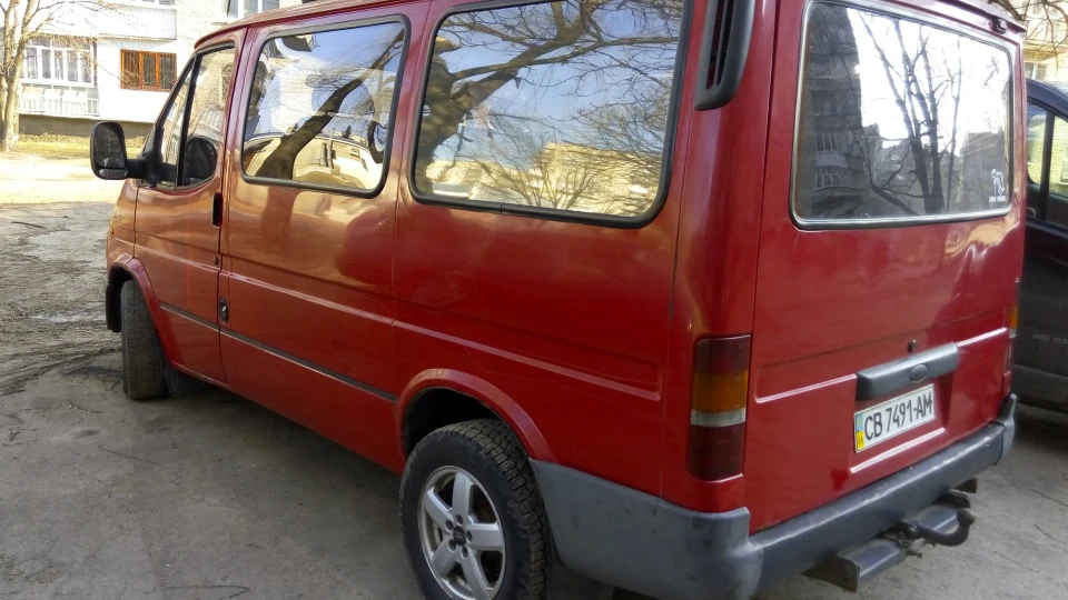 Ford Transit Червоний Трактор 4
