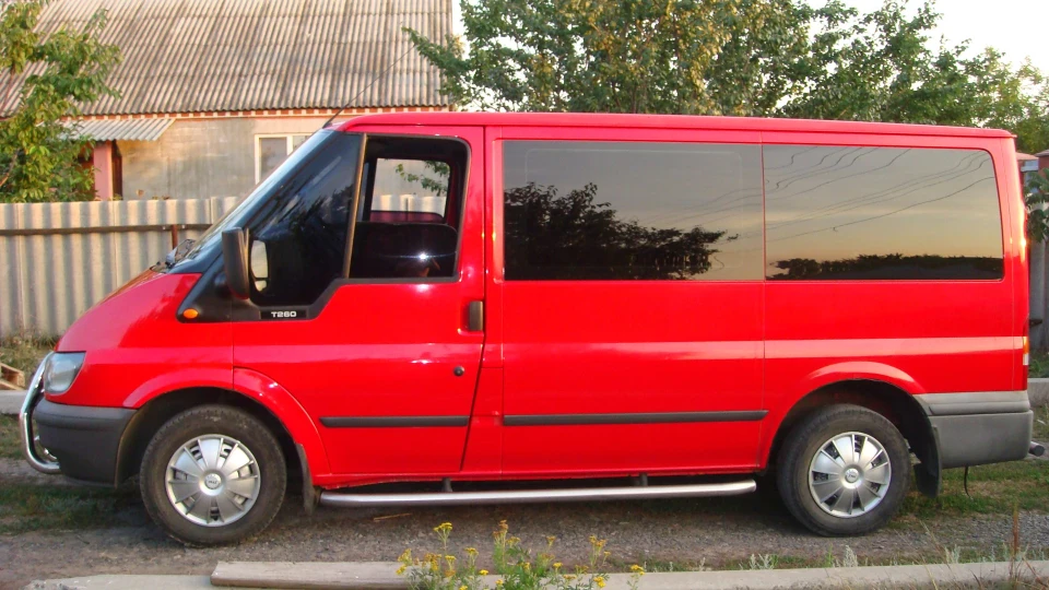 Ford Transit Червоний хром) 2