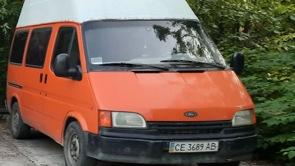 Ford Transit Помаранчевий трудяга