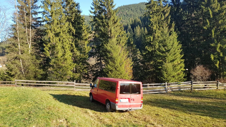 Ford Transit tourneo red dauphin