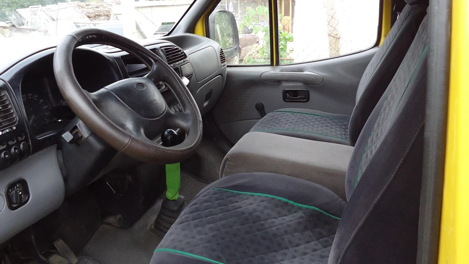 Ford Transit Жолтий M&Ms