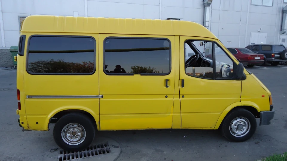 Ford Transit Жолтий M&Ms 4
