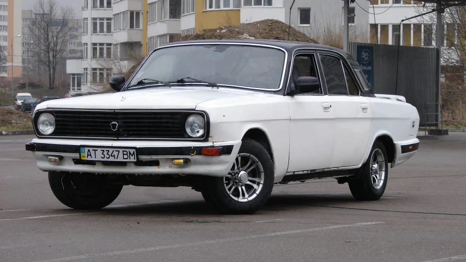 ГАЗ 24 10 біло-чорна 2