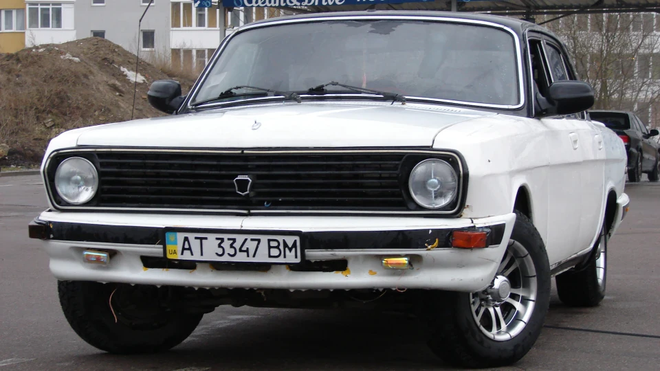 ГАЗ 24 10 біло-чорна 3