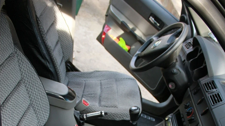 Geely CK ласкава китаяночка