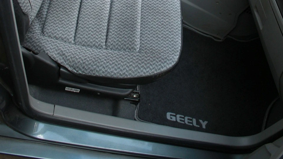 Geely CK ласкава китаяночка 2