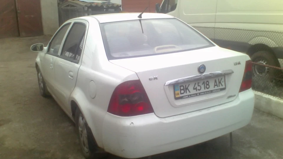 Geely CK вже не білий 3