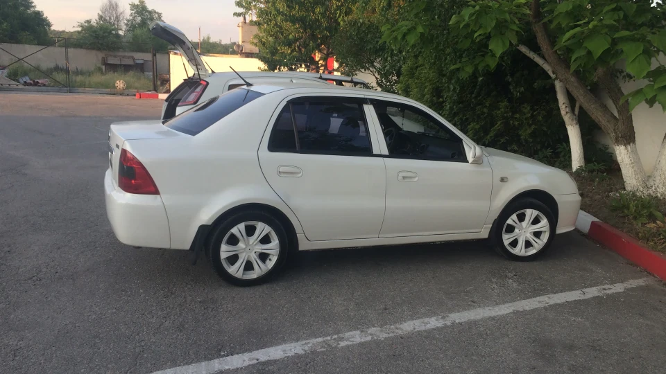 Geely CK WHITE Chinese 2