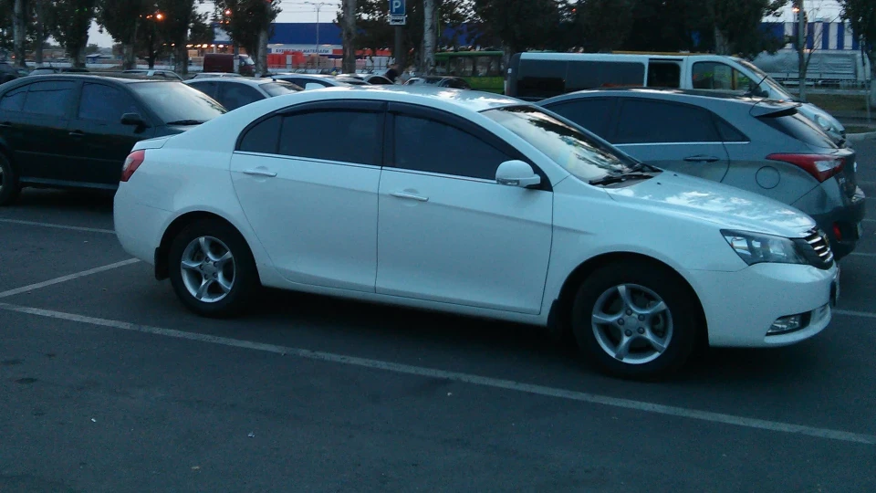 Geely Emgrand EC7 FE-1 3