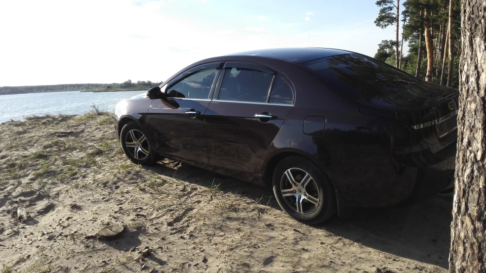 Geely Emgrand EC7 FE-1 Bordo 3