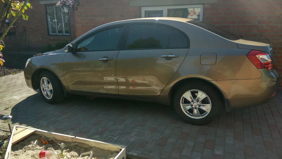 Geely Emgrand EC7 FE-1 просто китаєць