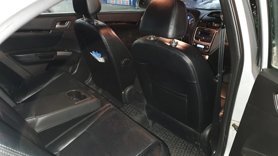 Geely Emgrand EC7 FE-1 Сріблястий металік 2