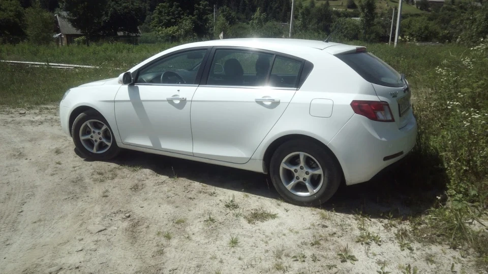 Geely Emgrand EC7 RV 3