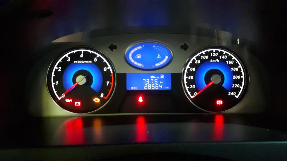 Geely Emgrand EC7 RV 1.5 хетч 4