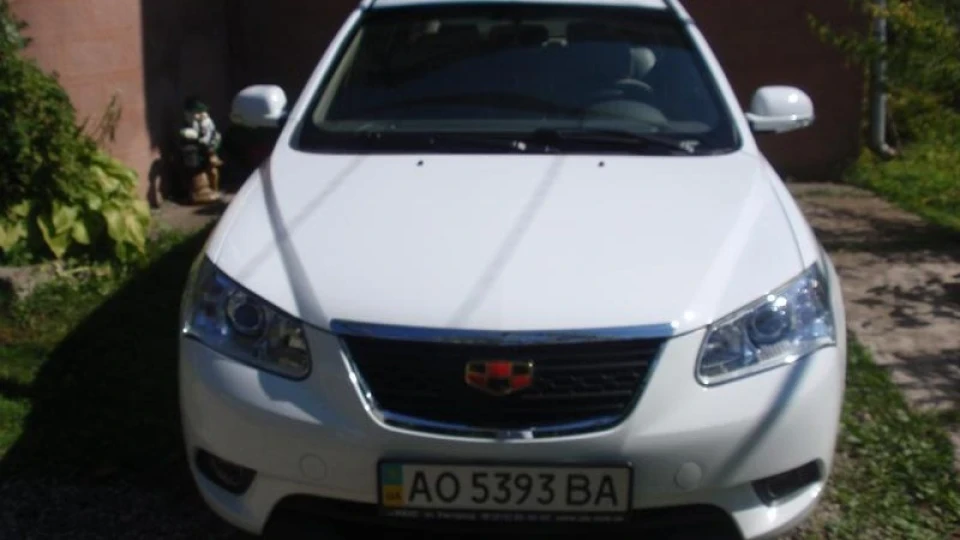 Geely Emgrand EC7 RV athens wthite 2