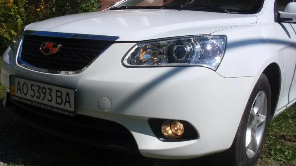 Geely Emgrand EC7 RV athens wthite 3