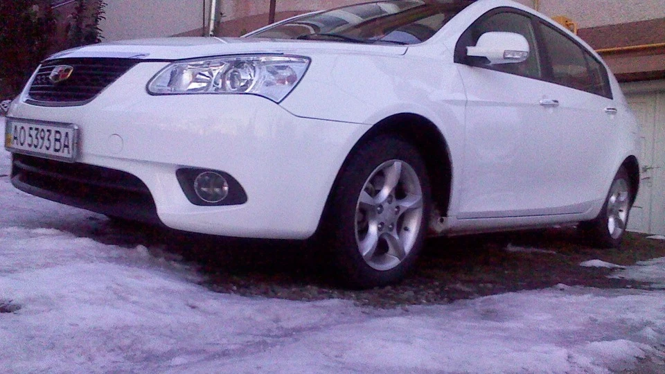 Geely Emgrand EC7 RV athens wthite 4