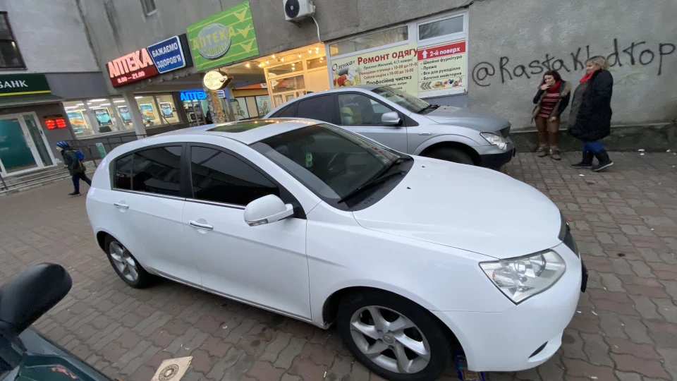 Geely Emgrand EC7 RV Біла дзижчання