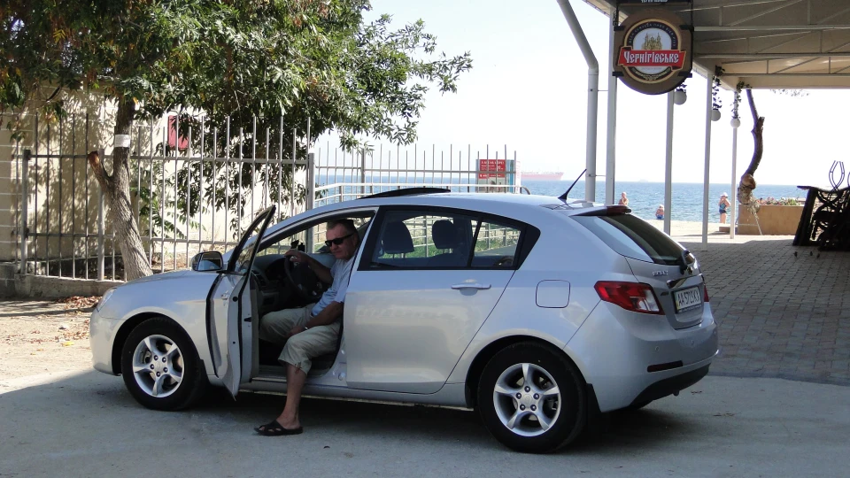 Geely Emgrand EC7 RV хетчбек 3