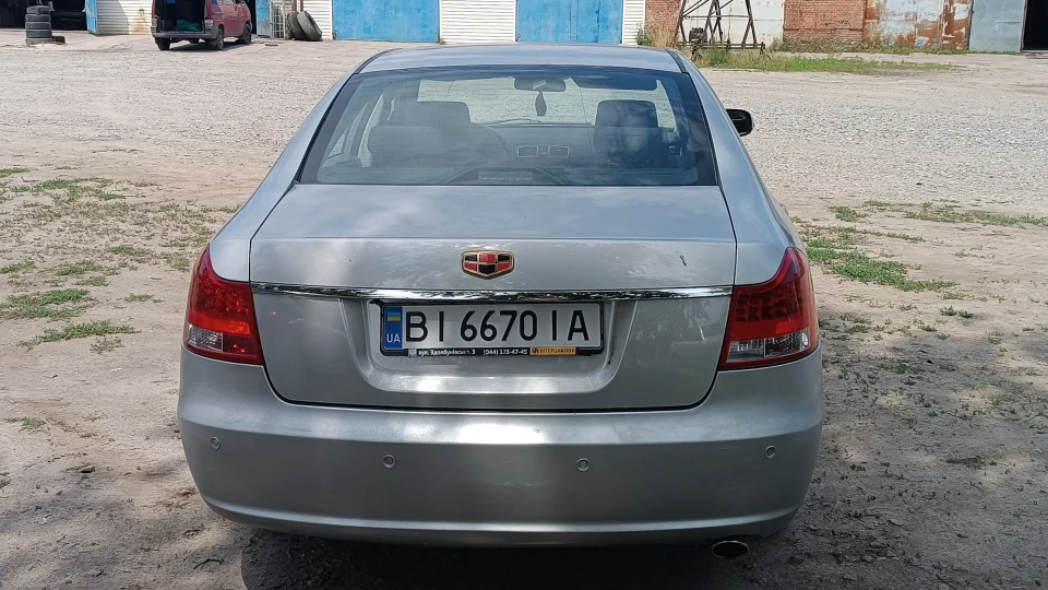 Geely Emgrand EC8 3