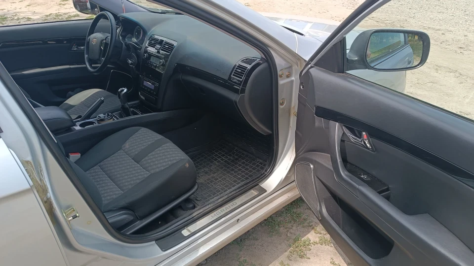 Geely Emgrand EC8 4