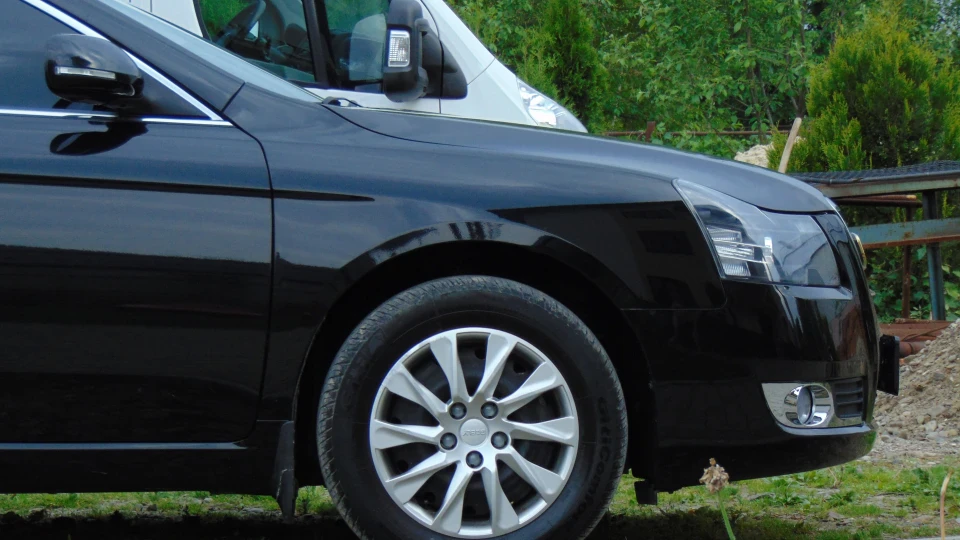 Geely Emgrand EC8 3