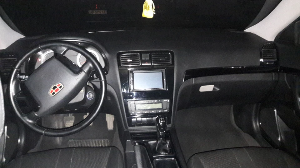 Geely Emgrand EC8 2.0 2