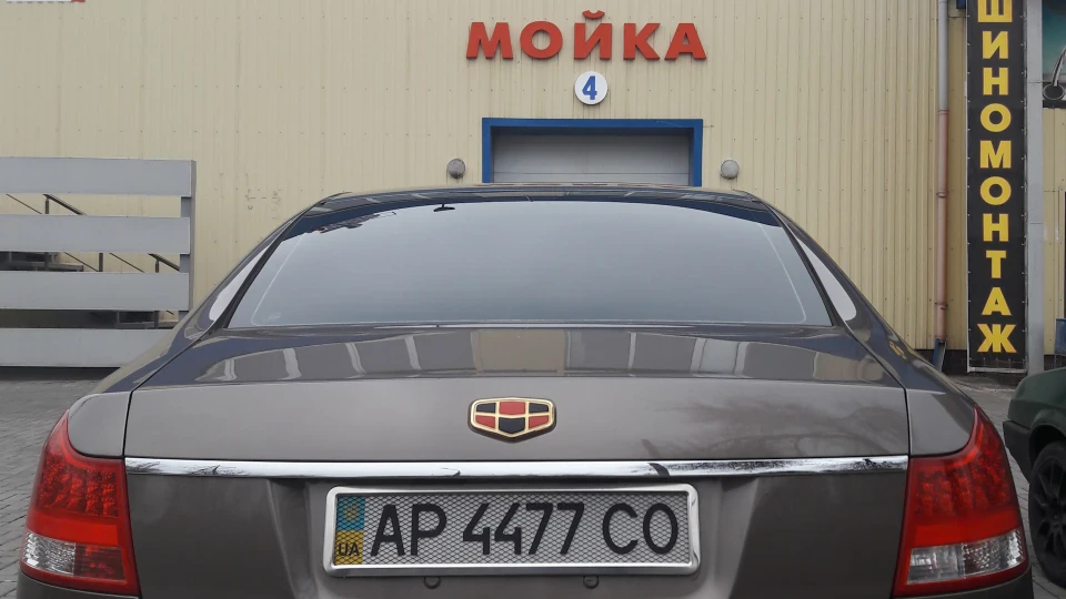 Geely Emgrand EC8 2.0 3