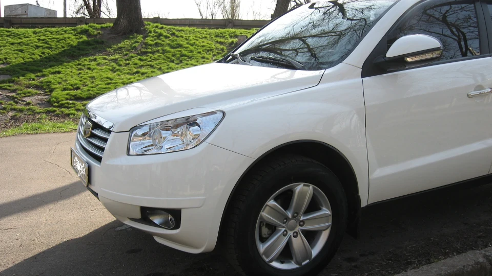 Geely Emgrand X7 3