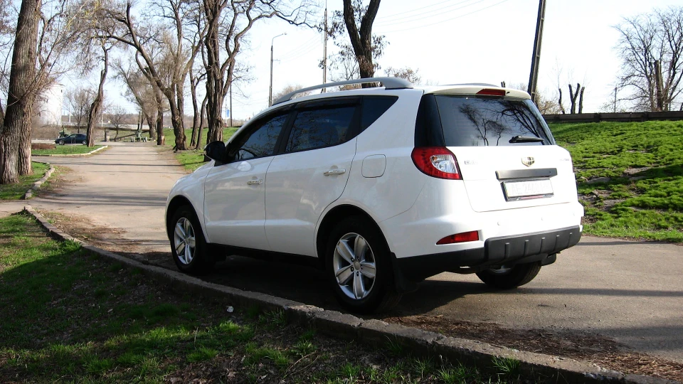 Geely Emgrand X7 4