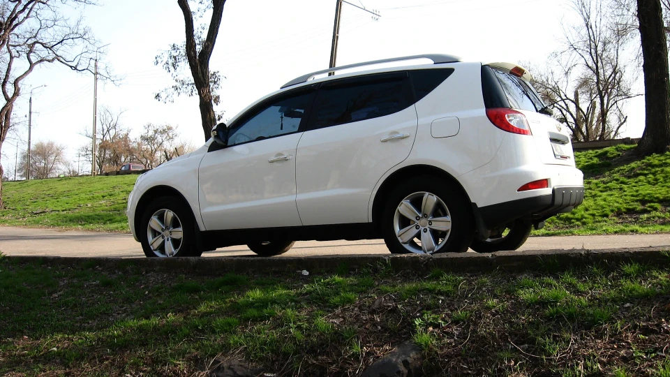 Geely Emgrand X7 5