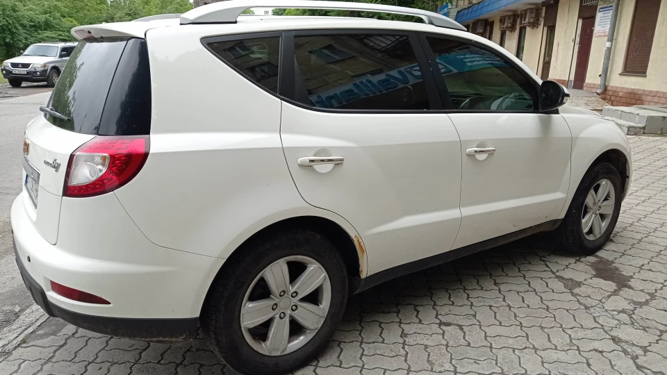 Geely Emgrand X7 4
