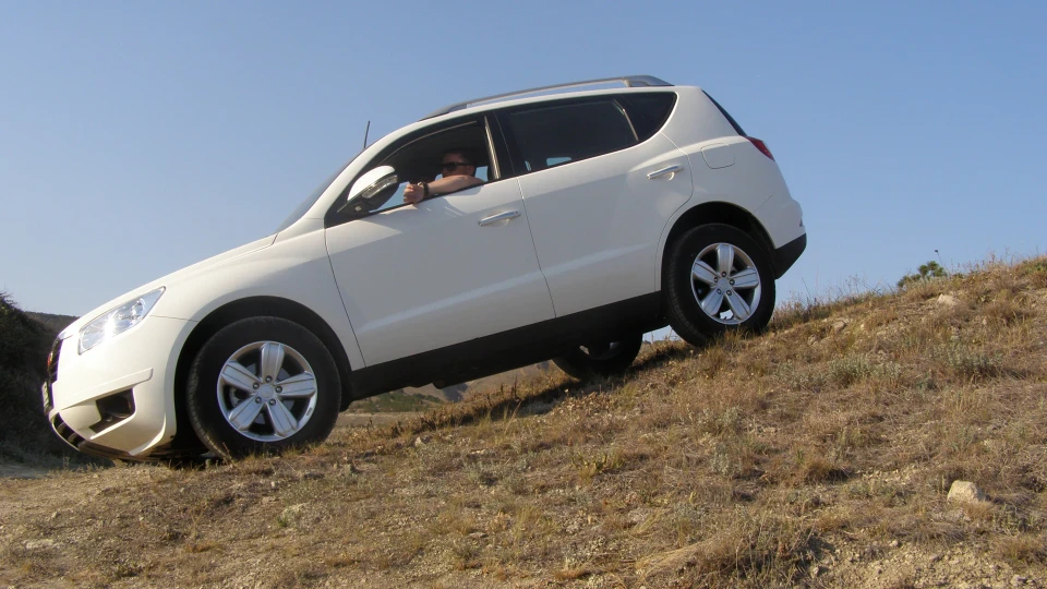 Geely Emgrand X7 БІЛА БЕСТЯ 3