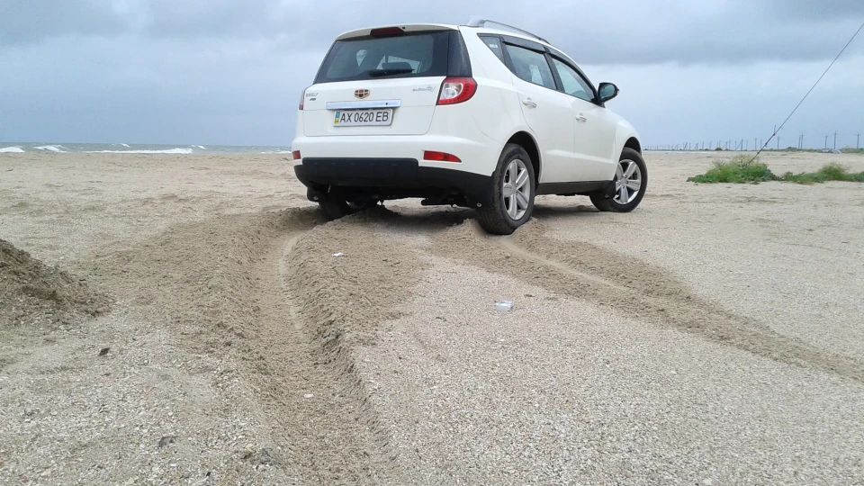 Geely Emgrand X7 БІЛА БЕСТЯ 4
