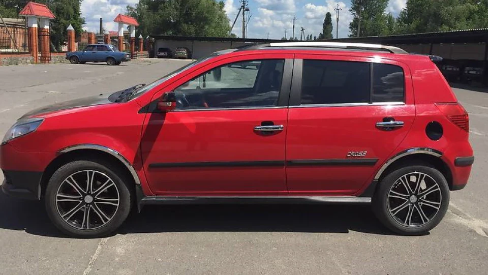Geely MK Cross