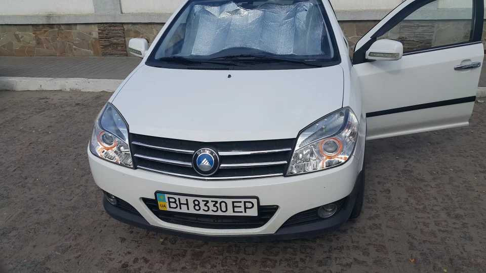Geely MK Cross