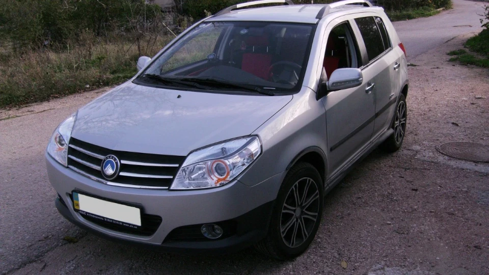 Geely MK Cross