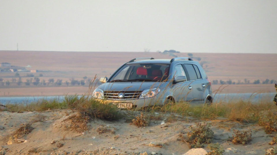 Geely MK Cross