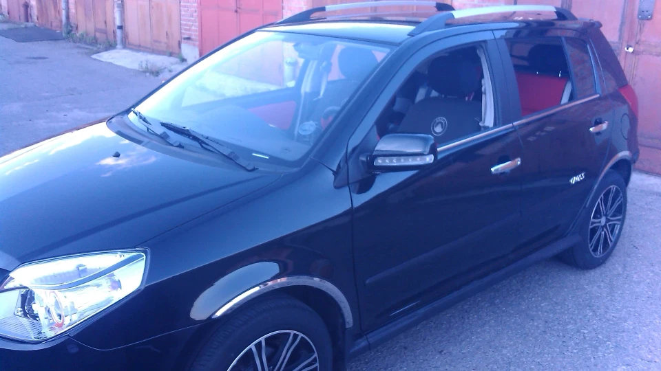 Geely MK Cross