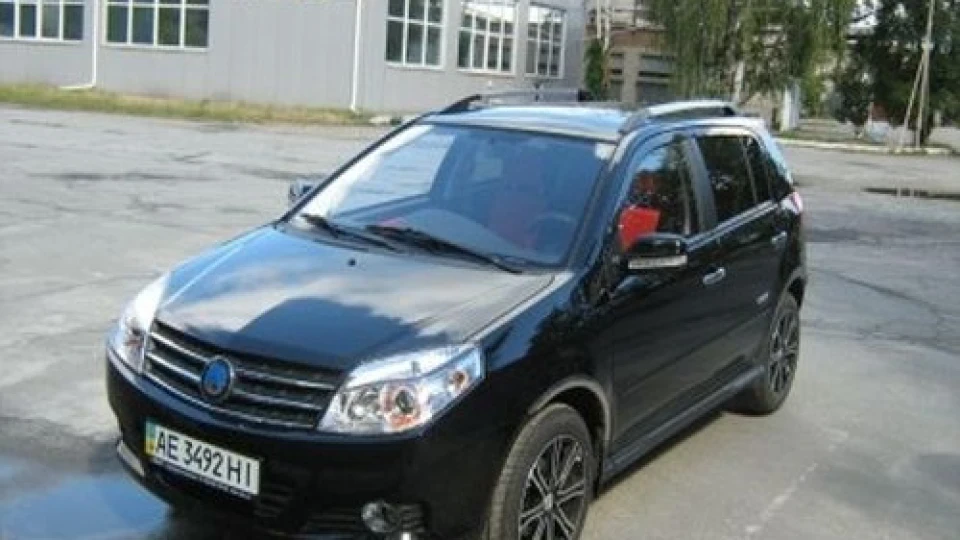 Geely MK Cross