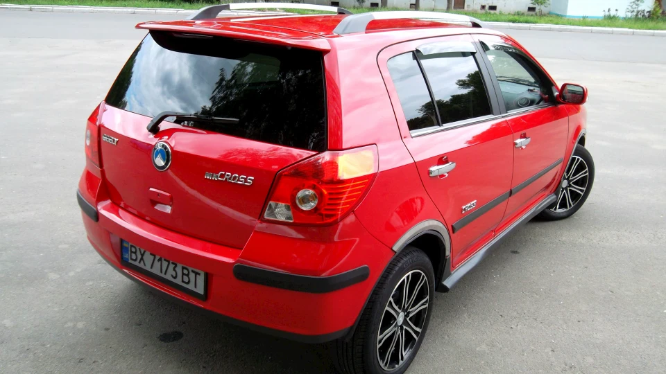 Geely MK Cross 4