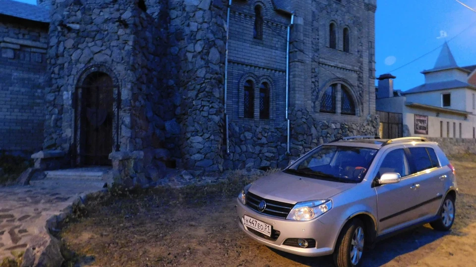 Geely MK Cross 4
