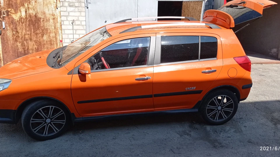 Geely MK Cross