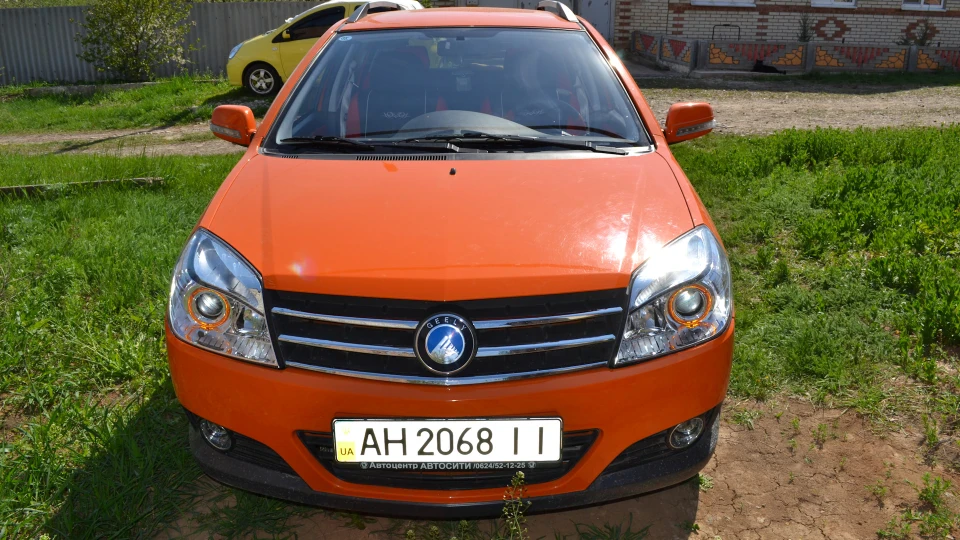 Geely MK Cross