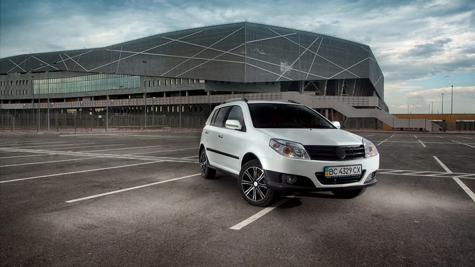 Geely MK Cross білий хетч