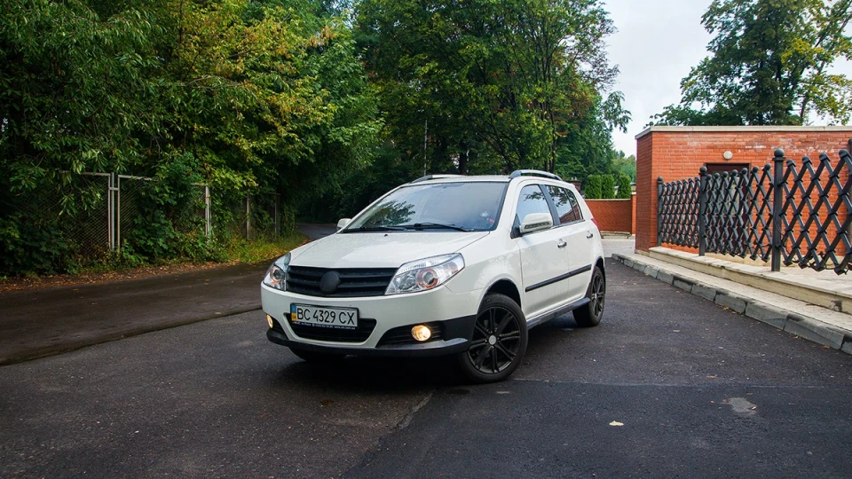 Geely MK Cross білий хетч 4