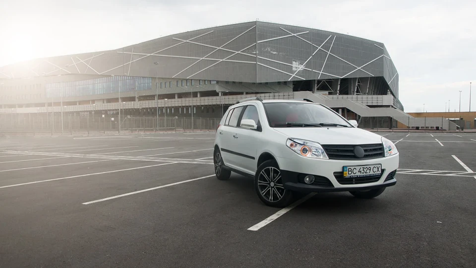 Geely MK Cross білий хетч 5